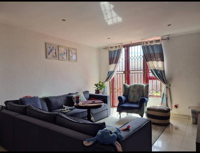 3 BEDROOM TOWNHOUSE FOR SALE IN THE HILL